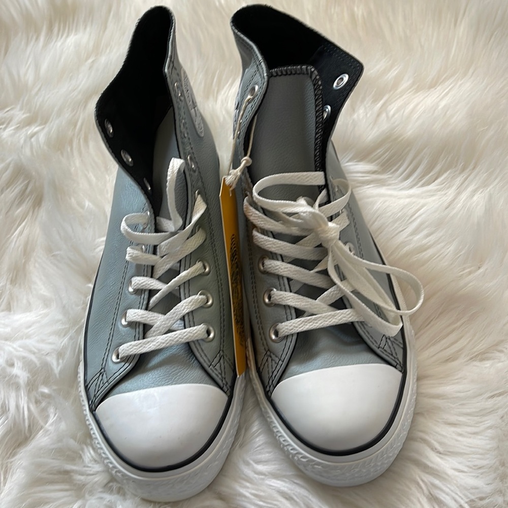 NWT Converse sneakers Leather High Top men’s 8.5 and women 10.5